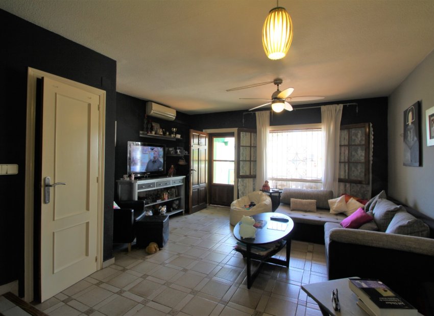 Resale - Townhouse / Duplex / Corner - Villamartín