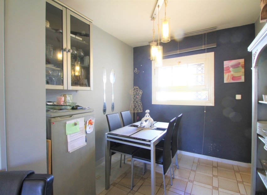 Resale - Townhouse / Duplex / Corner - Villamartín