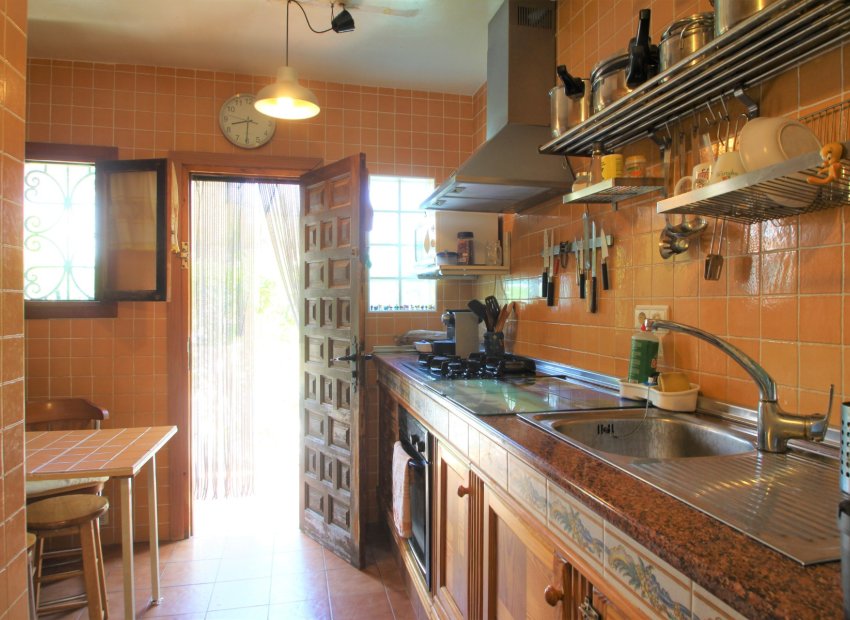Resale - Townhouse / Duplex / Corner - Villamartín