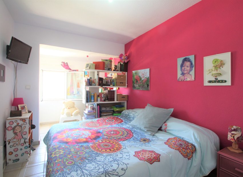 Resale - Townhouse / Duplex / Corner - Villamartín