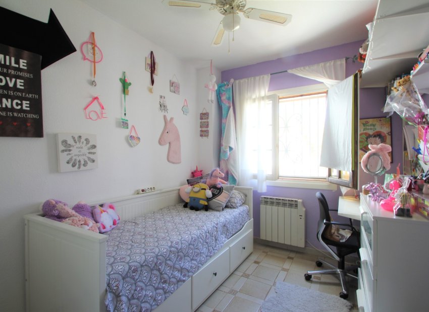 Resale - Townhouse / Duplex / Corner - Villamartín