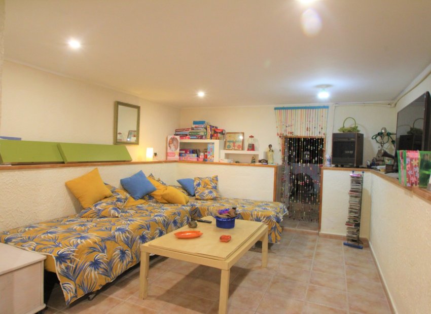 Resale - Townhouse / Duplex / Corner - Villamartín