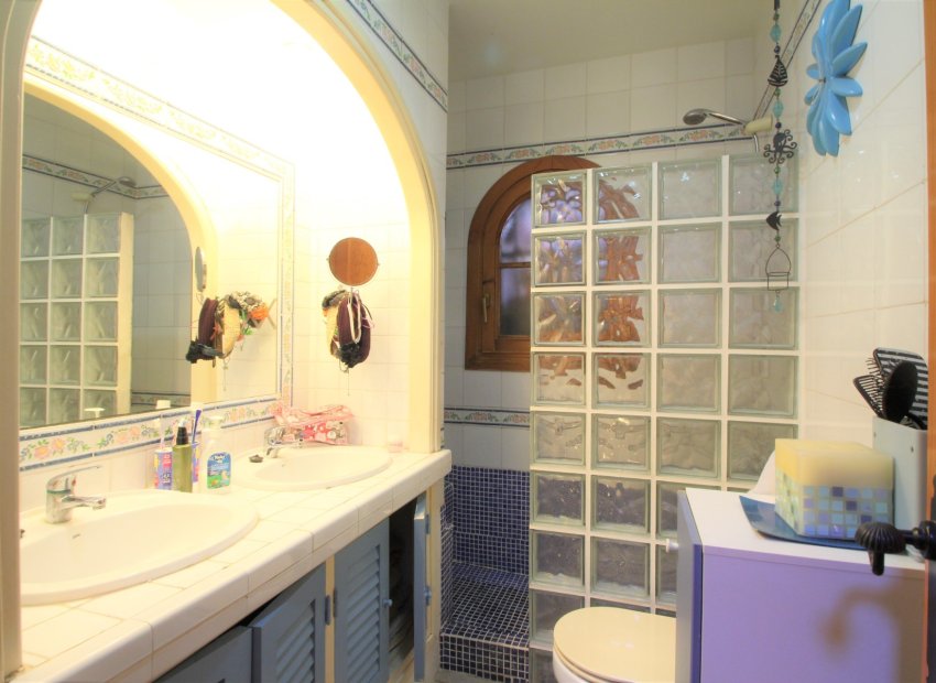 Resale - Townhouse / Duplex / Corner - Villamartín