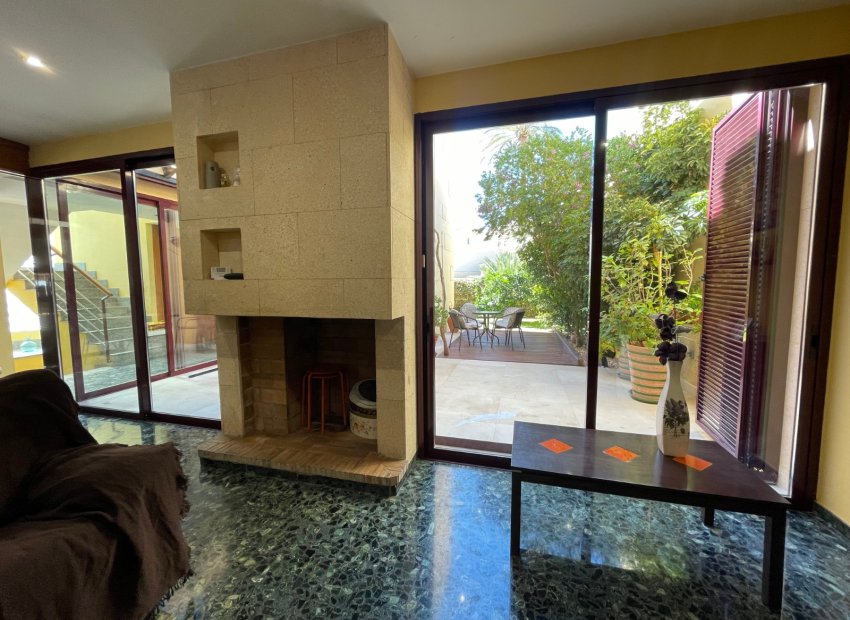Resale - Townhouse / Duplex / Corner - Villanueva Rio Segura - Villanueva