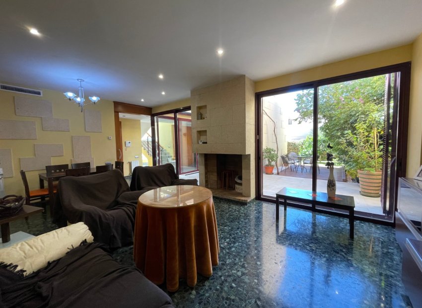 Resale - Townhouse / Duplex / Corner - Villanueva Rio Segura - Villanueva