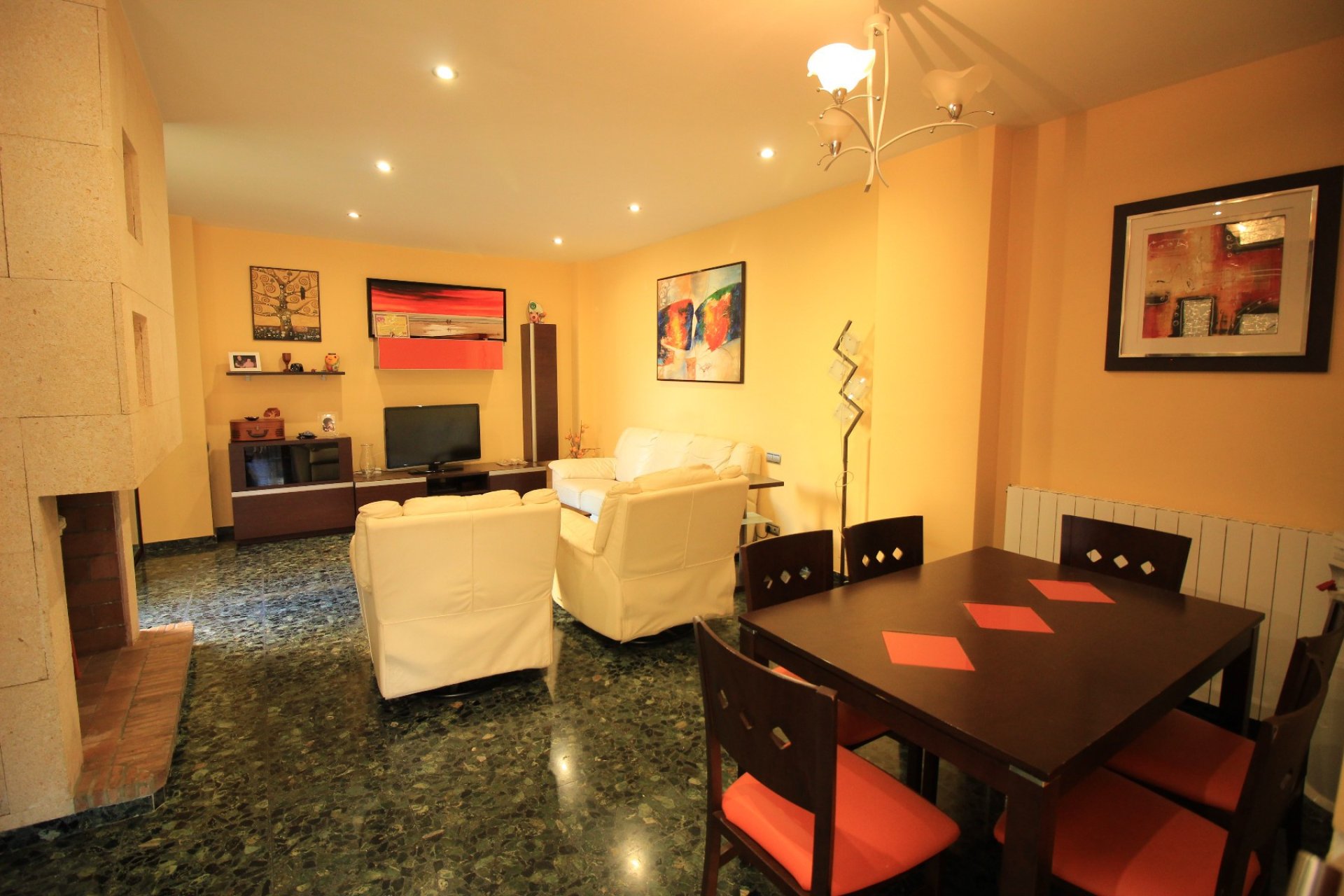 Resale - Townhouse / Duplex / Corner - Villanueva Rio Segura - Villanueva