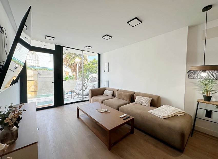 Resale - Townhouse / Terraced House - Torrevieia - Torrevieja