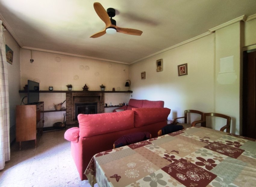 Resale - Villa - Alcoy - Urbanizaciones