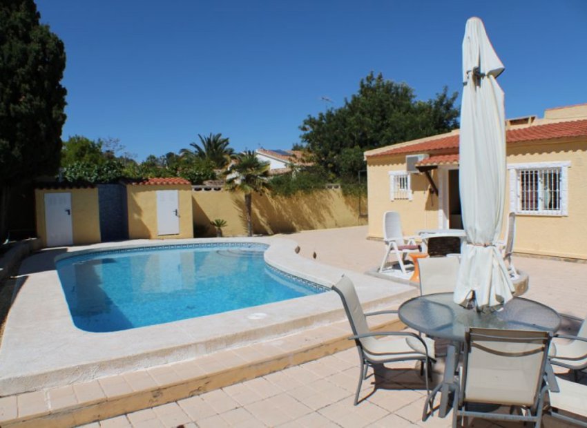 Resale - Villa - Alfas del Pí - Urbanizaciones