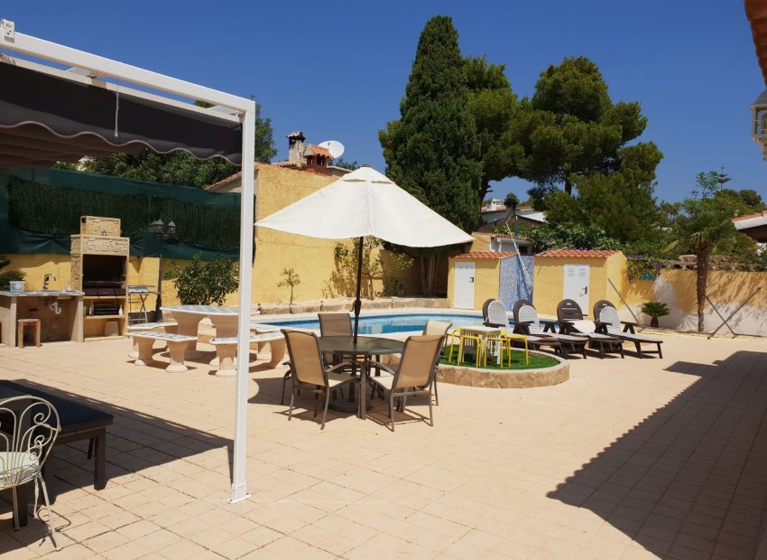 Resale - Villa - Alfas del Pí - Urbanizaciones