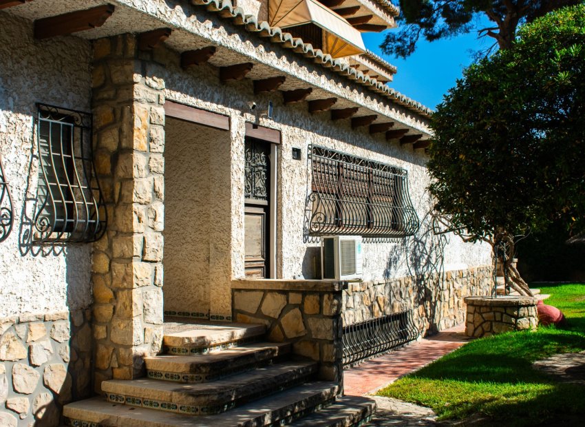 Resale - Villa - Alicante - Albufereta