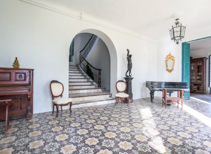 Resale - Villa - Alicante - Center