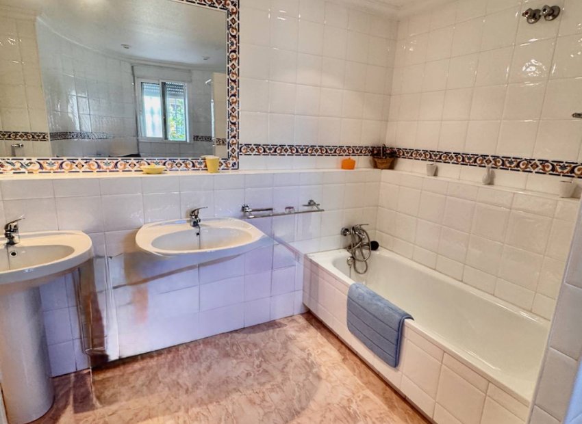 Resale - Villa - Benferri