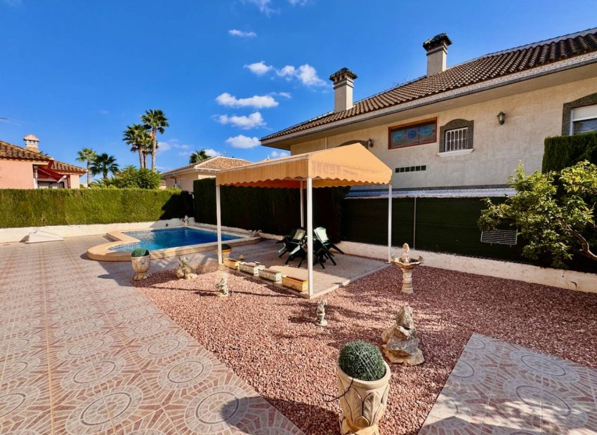 Resale - Villa - Benferri