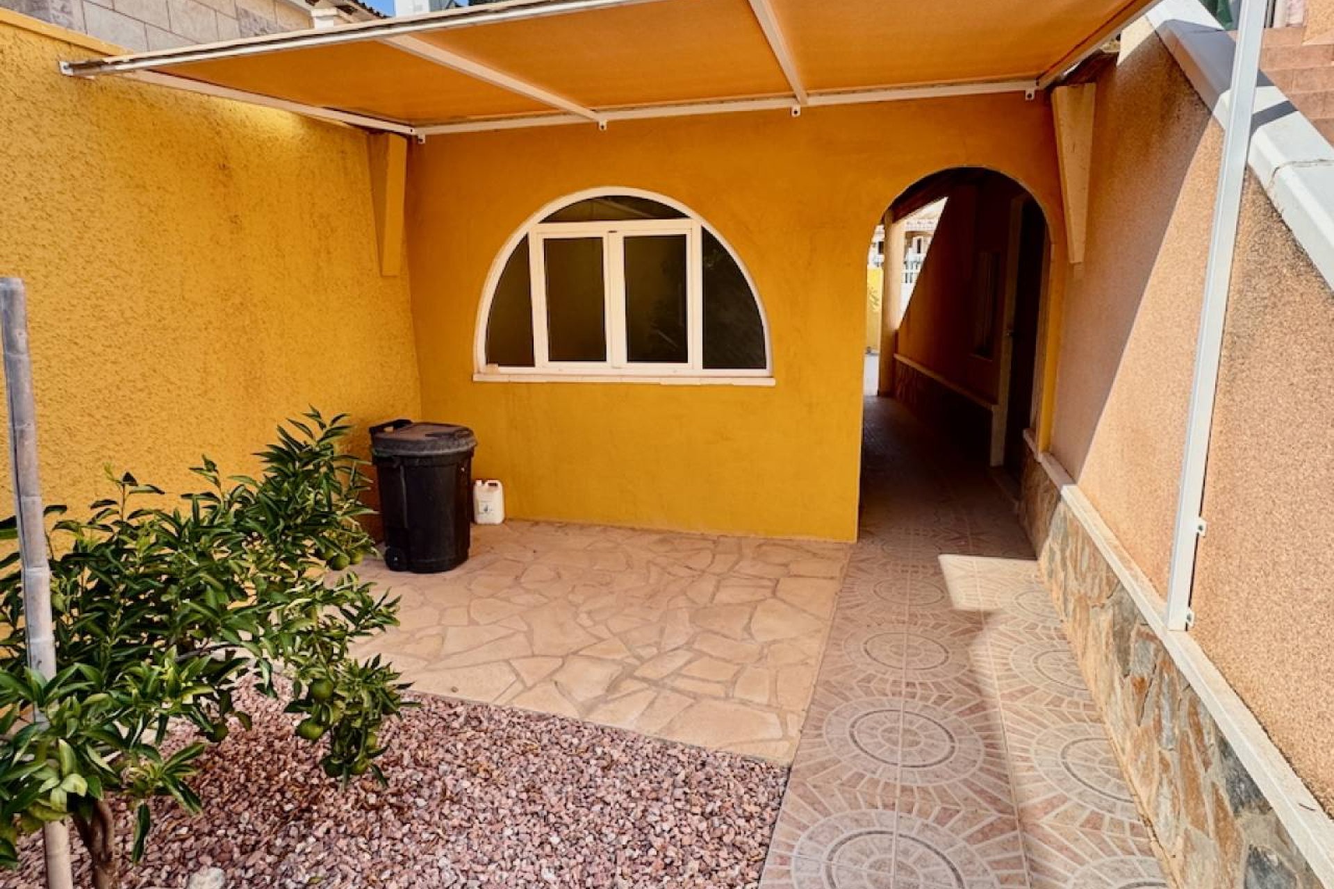 Resale - Villa - Benferri