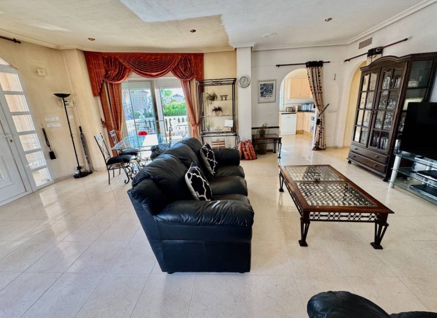 Resale - Villa - Benferri