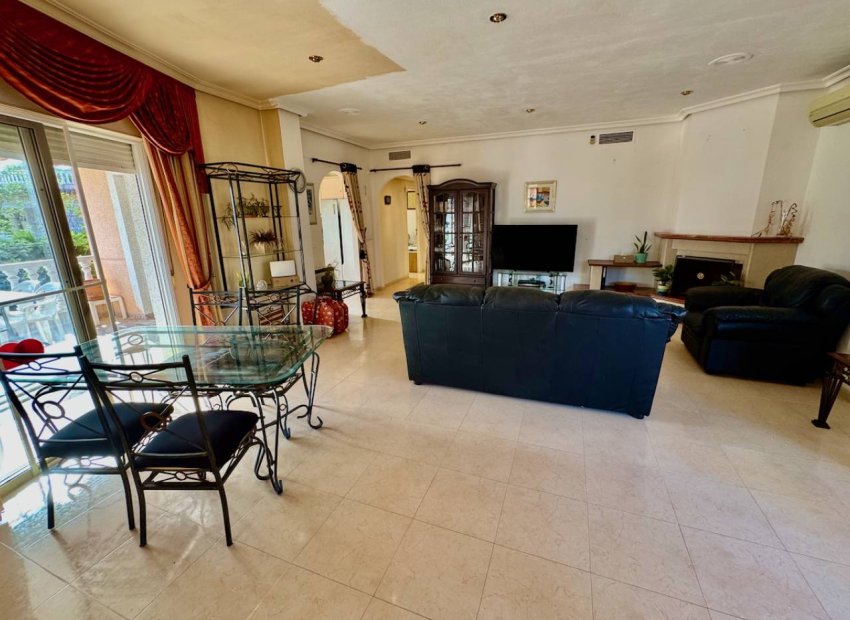 Resale - Villa - Benferri