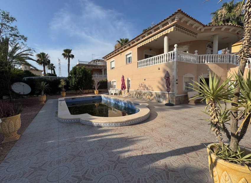 Resale - Villa - Benferri