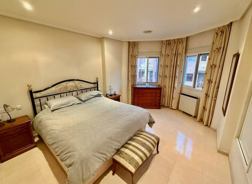 Resale - Villa - Benferri