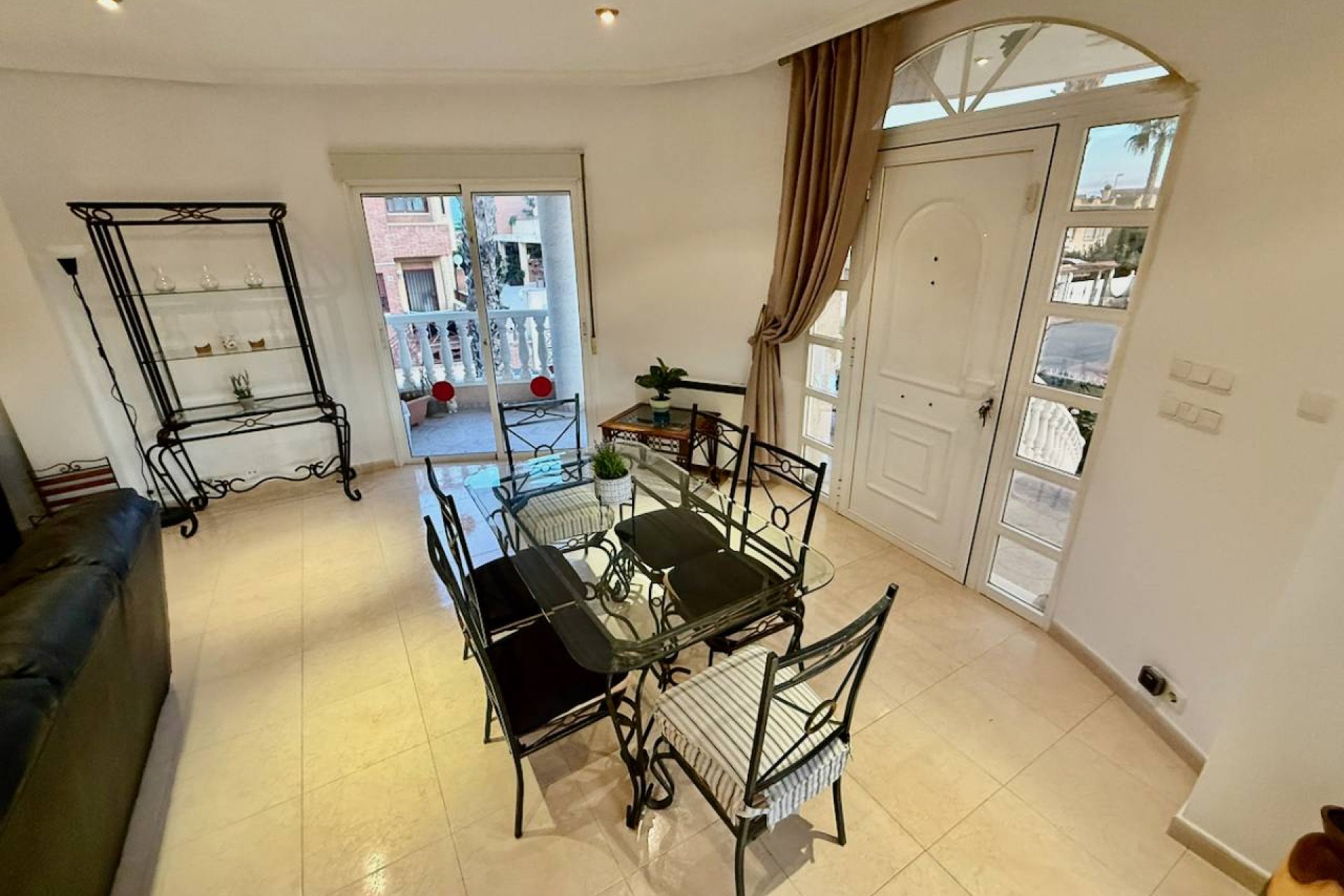 Resale - Villa - Benferri