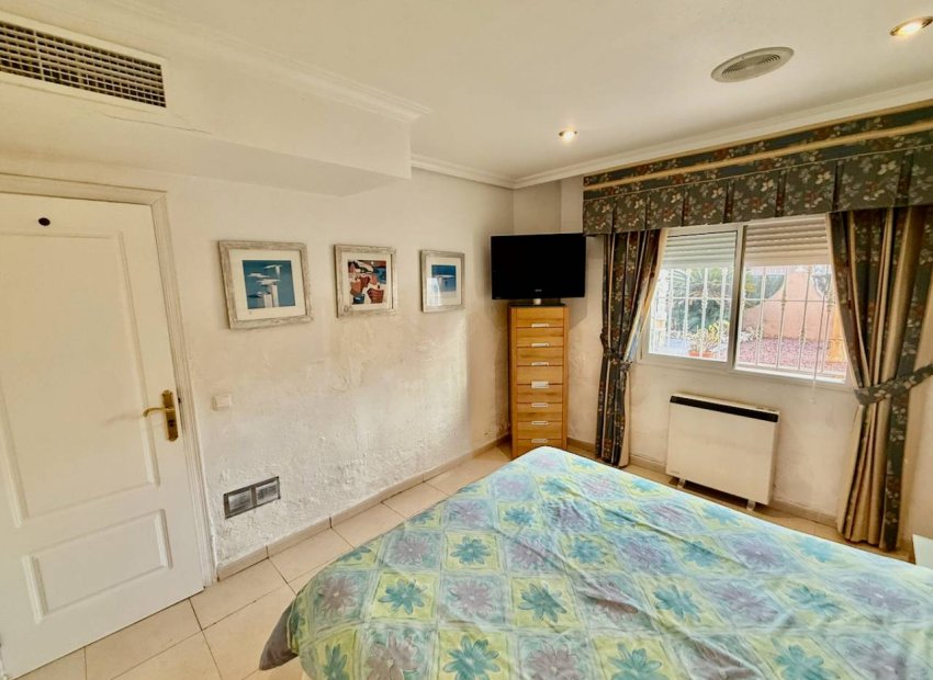 Resale - Villa - Benferri