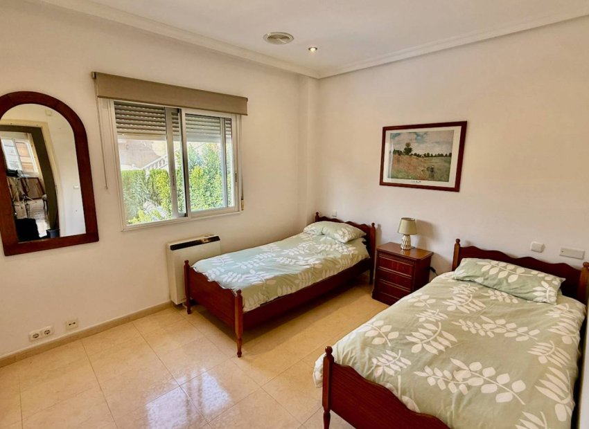 Resale - Villa - Benferri