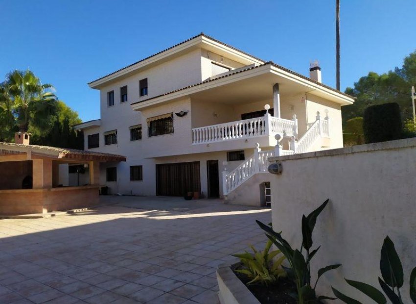 Resale - Villa - Benidorm - Poniente