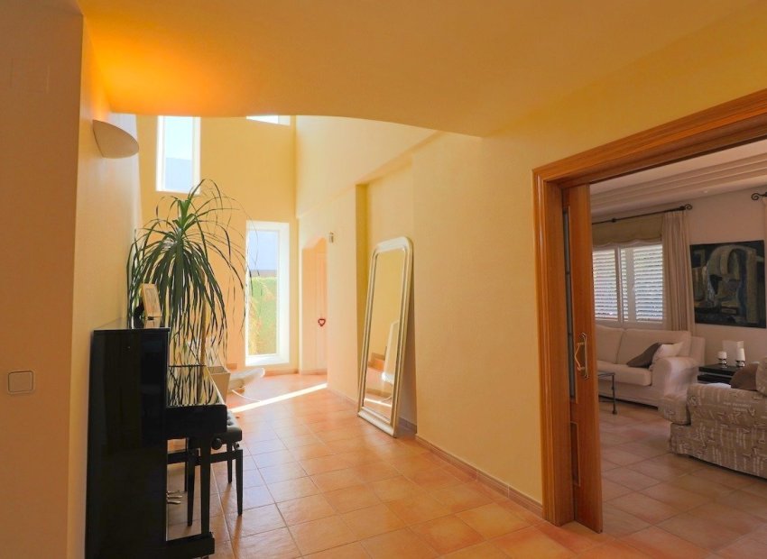 Resale - Villa - Benidorm - Urbanizaciones