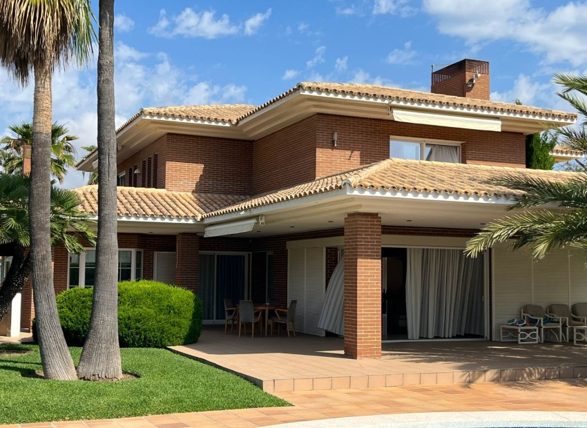 Resale - Villa - Benidorm