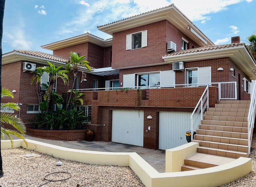 Resale - Villa - Benidorm