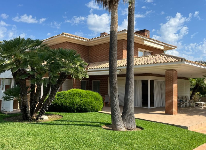 Resale - Villa - Benidorm