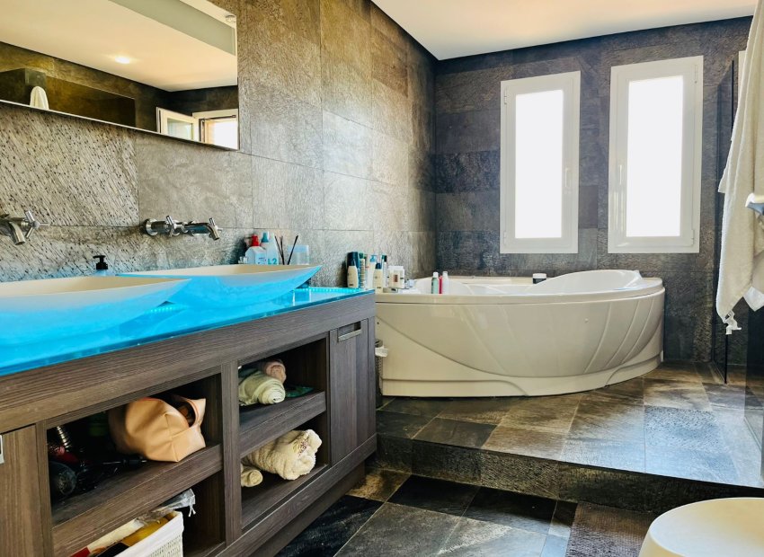 Resale - Villa - Benidorm