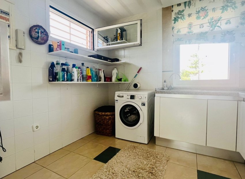 Resale - Villa - Benidorm