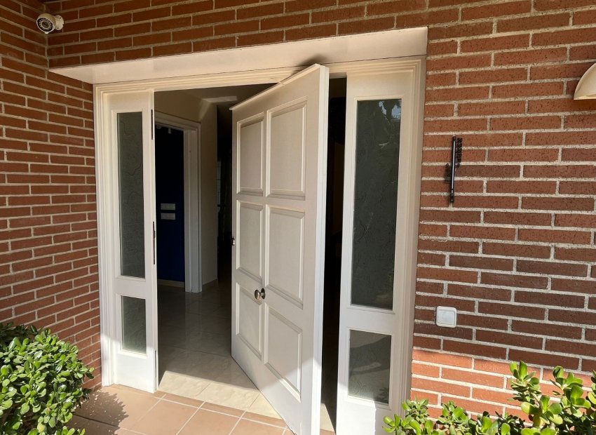 Resale - Villa - Benidorm