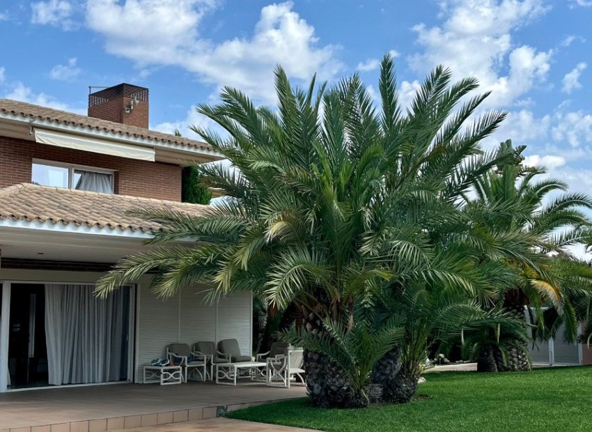 Resale - Villa - Benidorm