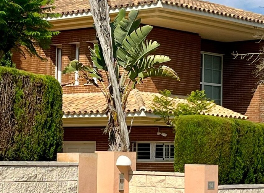 Resale - Villa - Benidorm