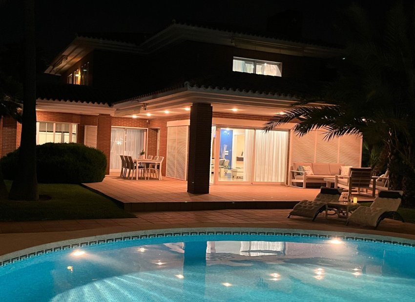 Resale - Villa - Benidorm