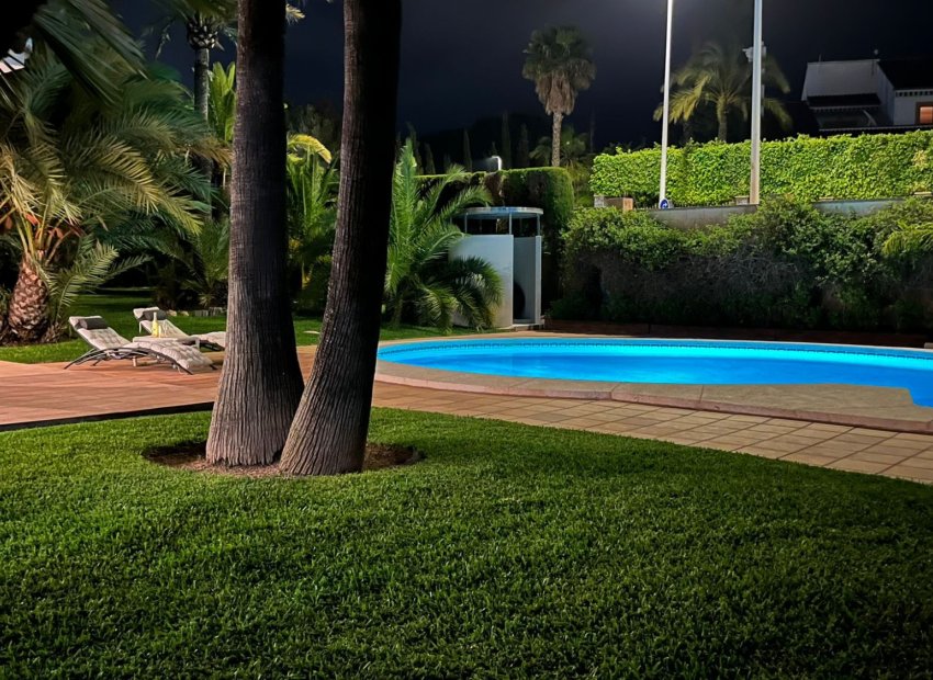 Resale - Villa - Benidorm