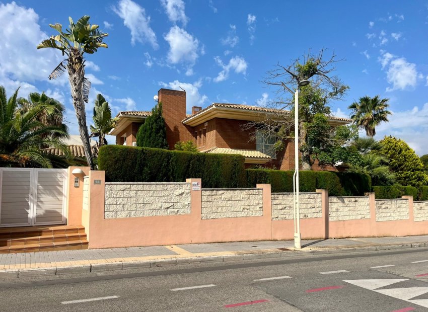 Resale - Villa - Benidorm