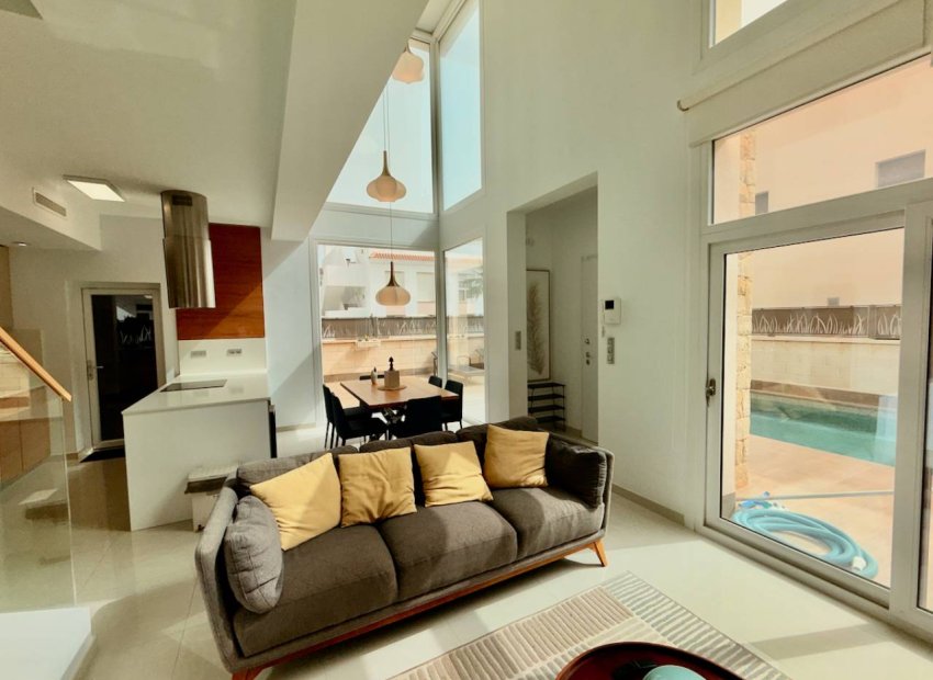 Resale - Villa - Ciudad Quesada - Pueblo Bravo