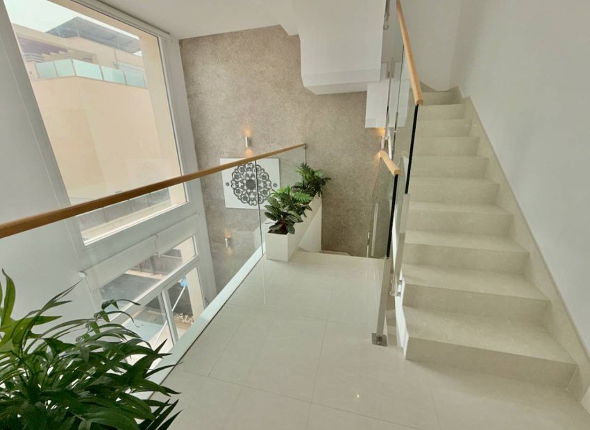 Resale - Villa - Ciudad Quesada - Pueblo Bravo