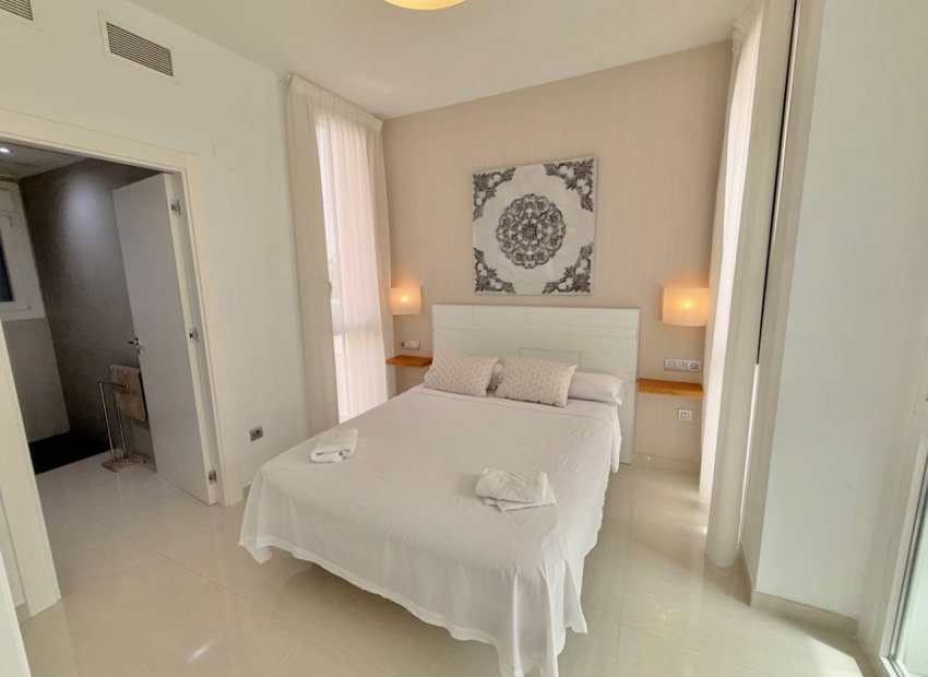 Resale - Villa - Ciudad Quesada - Pueblo Bravo