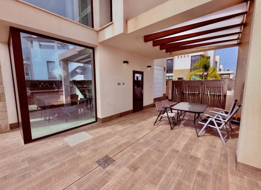 Resale - Villa - Ciudad Quesada - Pueblo Bravo