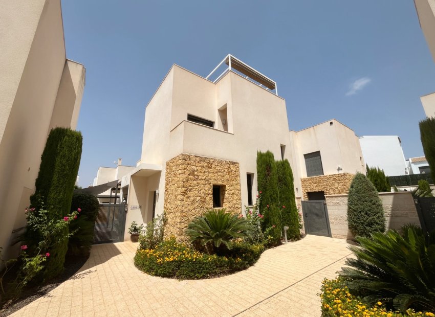 Resale - Villa - Ciudad Quesada - Pueblo Bravo