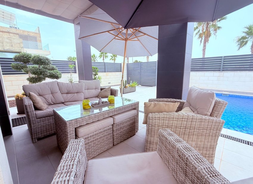 Resale - Villa - Ciudad Quesada - Pueblo Bravo