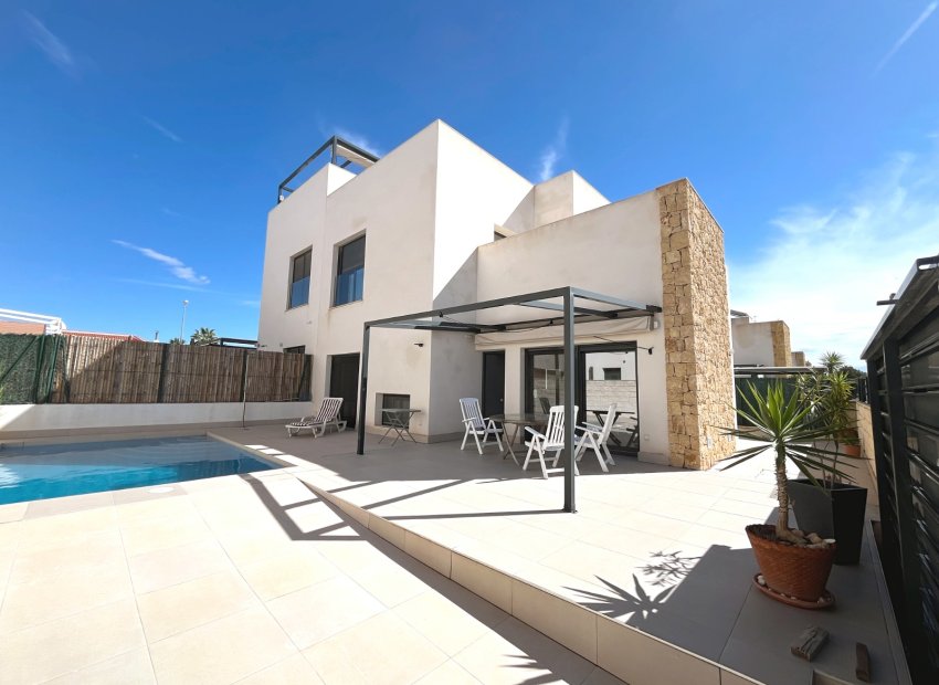 Resale - Villa - Ciudad Quesada - Pueblo Bravo