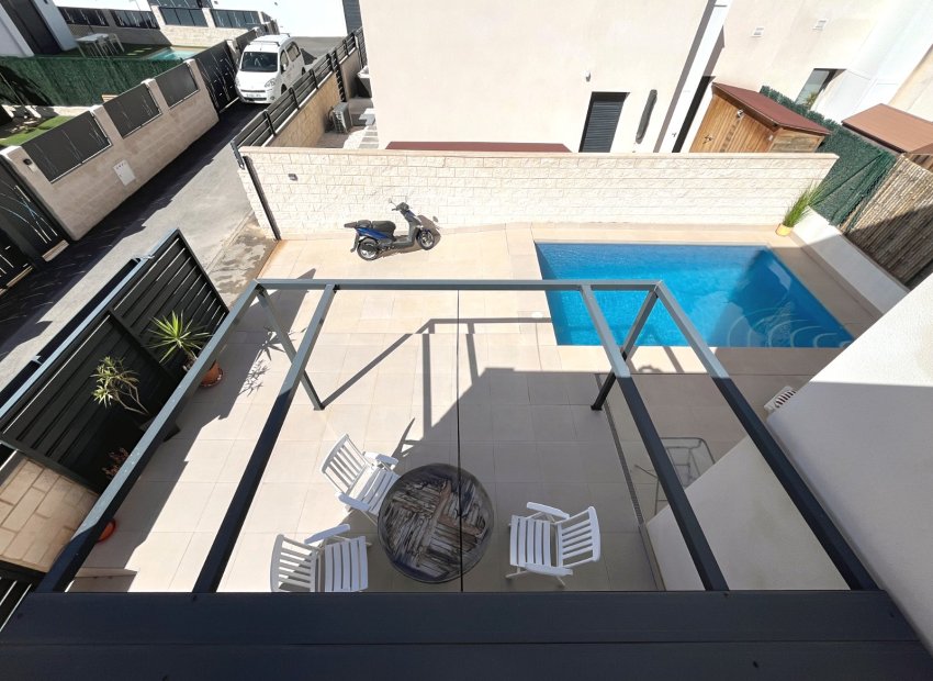 Resale - Villa - Ciudad Quesada - Pueblo Bravo