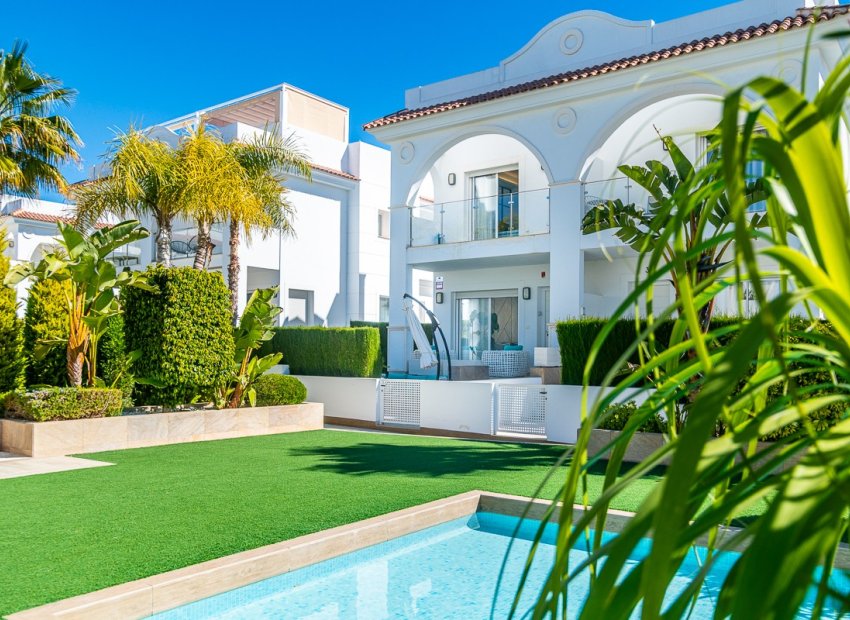 Resale - Villa - CIUDAD QUESADA