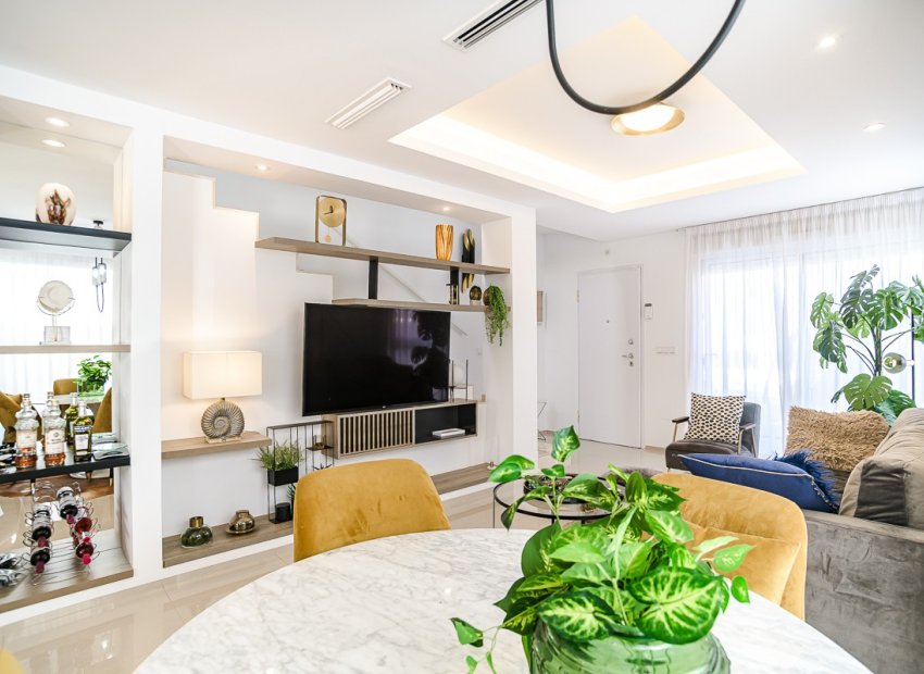 Resale - Villa - CIUDAD QUESADA