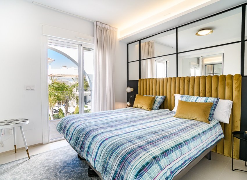 Resale - Villa - CIUDAD QUESADA